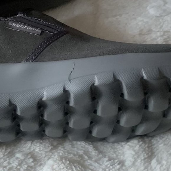 Skechers faux fur lining slip on sneakers - Picture 2 of 3